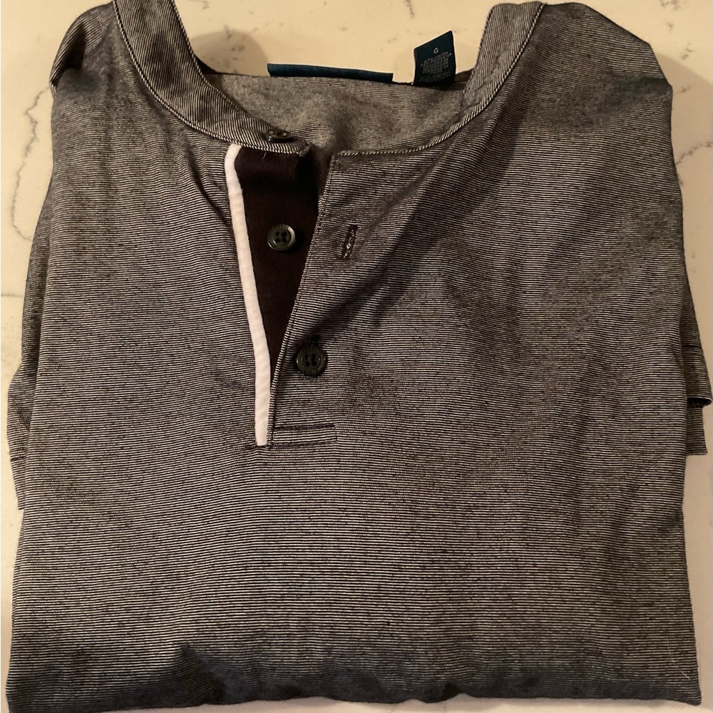 Men's Black and white long sleeve shirt